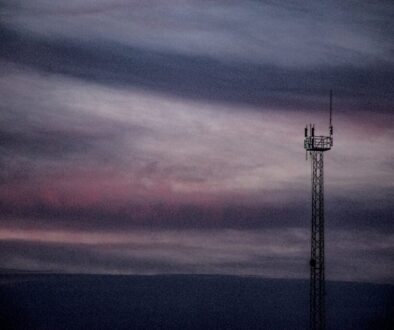 Historia pewnej sieci — sieć komórkowa sami swoi i jej rola w historii