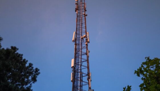 Porównanie zasięgu operatorów komórkowych - jak wybrać najlepszy dla siebie